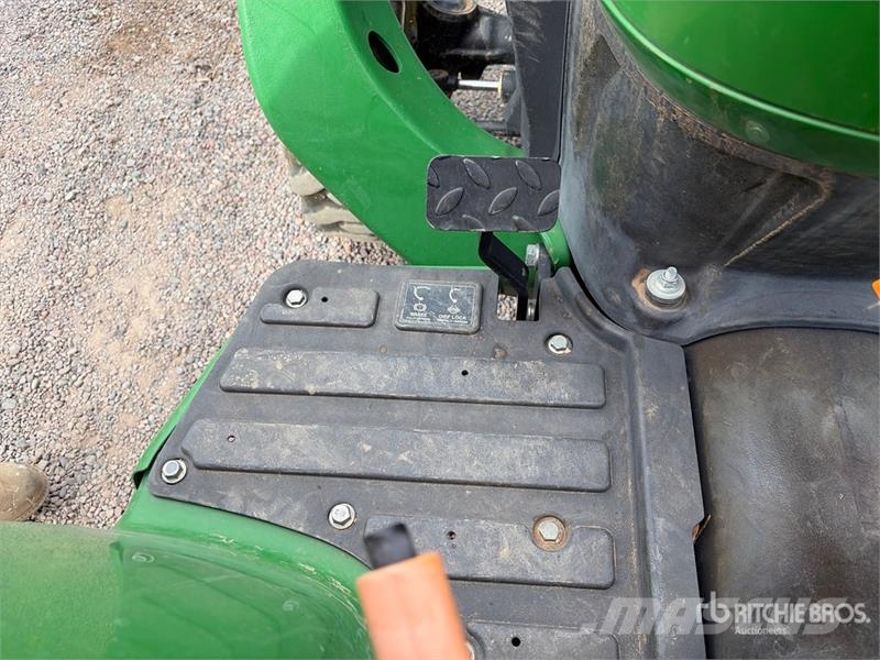John Deere 3032E 4WD Utility Tractor Tractores compactos