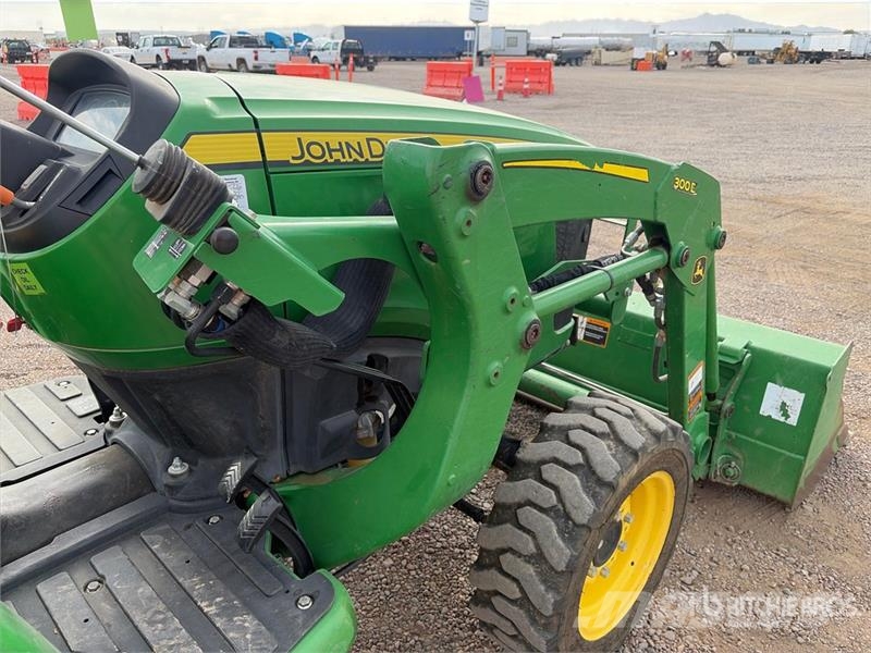 John Deere 3032E 4WD Utility Tractor Tractores compactos