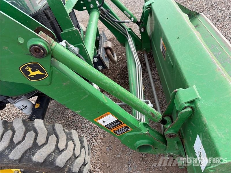 John Deere 3032E 4WD Utility Tractor Tractores compactos