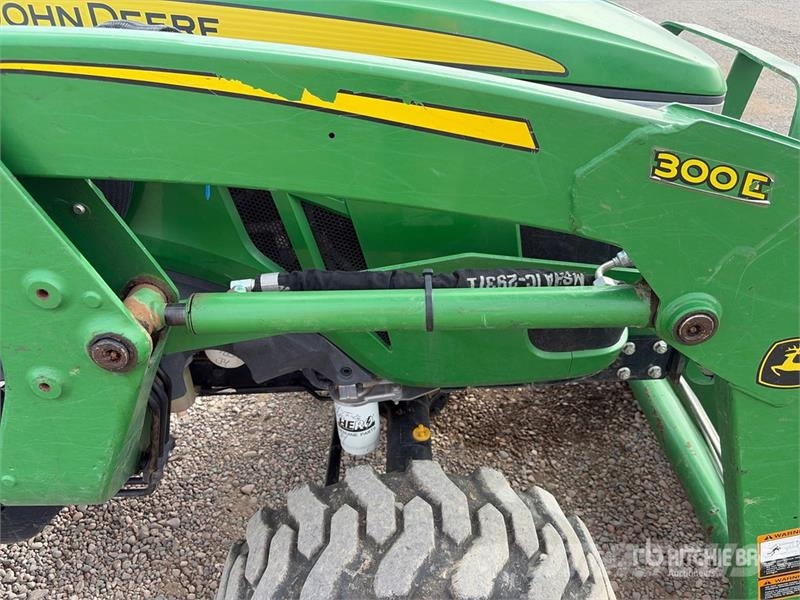 John Deere 3032E 4WD Utility Tractor Tractores compactos