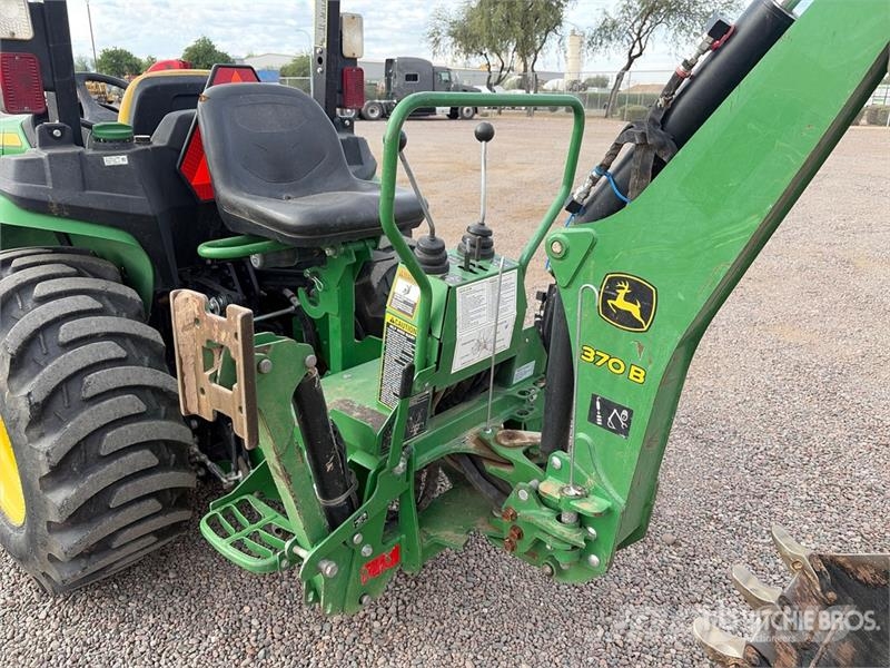 John Deere 3032E 4WD Utility Tractor Tractores compactos