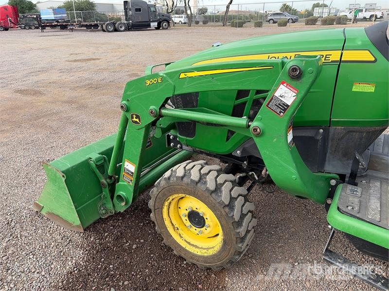 John Deere 3032E 4WD Utility Tractor Tractores compactos