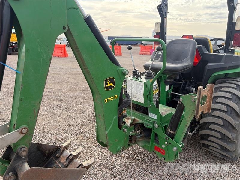 John Deere 3032E 4WD Utility Tractor Tractores compactos