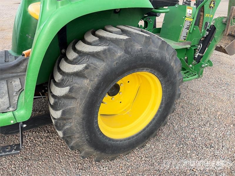John Deere 3032E 4WD Utility Tractor Tractores compactos