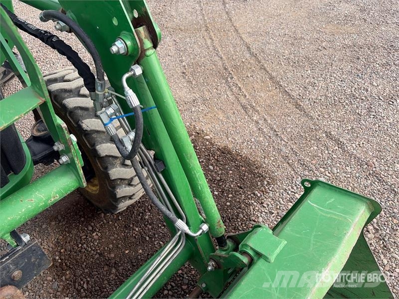 John Deere 3032E 4WD Utility Tractor Tractores compactos