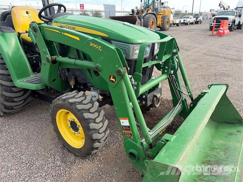John Deere 3032E 4WD Utility Tractor Tractores compactos