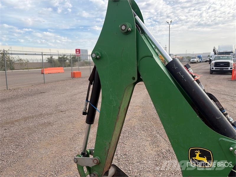 John Deere 3032E 4WD Utility Tractor Tractores compactos