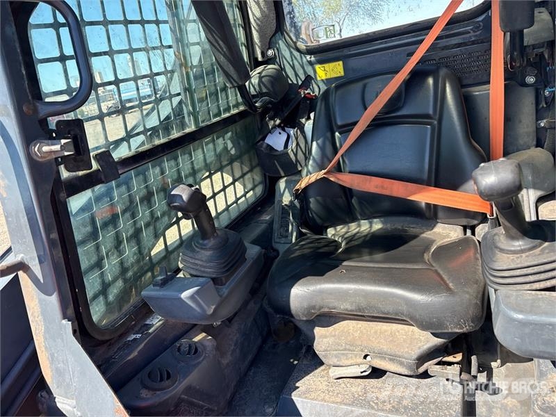 John Deere 317G Skid steer loaders