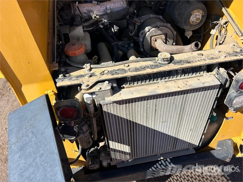 John Deere 317G Lietoti riteņu kompaktiekrāvēji