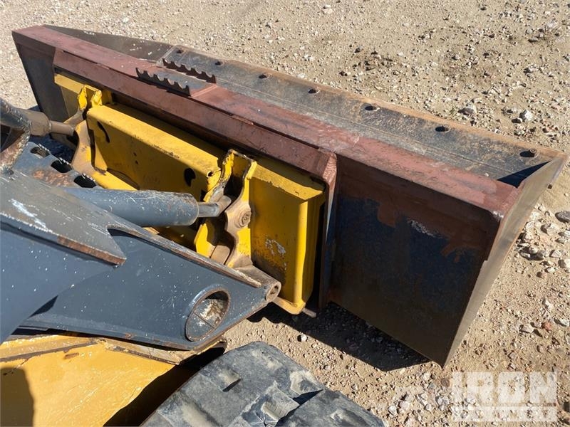 John Deere 323D Skid steer mini utovarivači