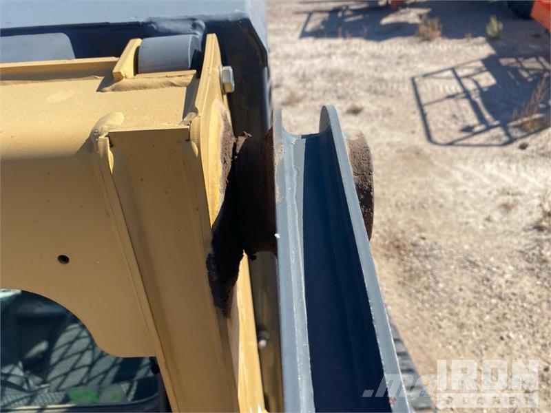 John Deere 323D Skid steer mini utovarivači