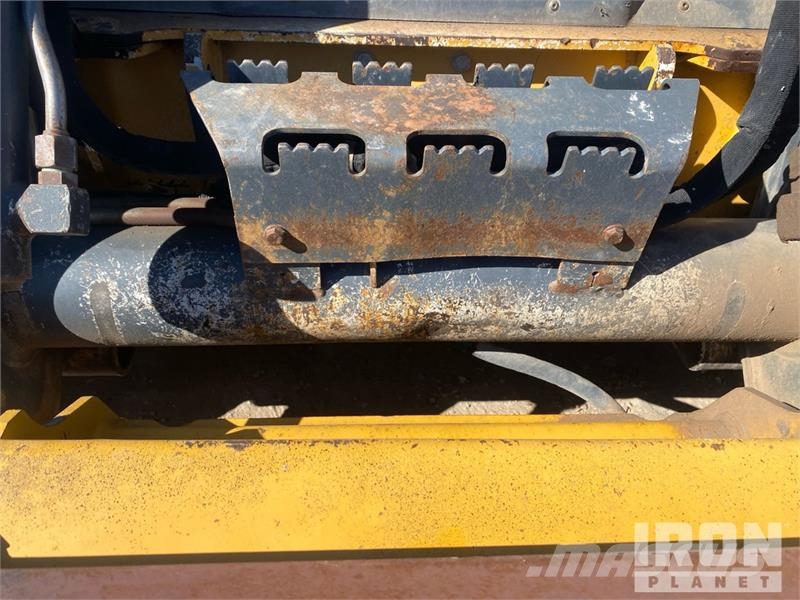 John Deere 323D Skid steer mini utovarivači