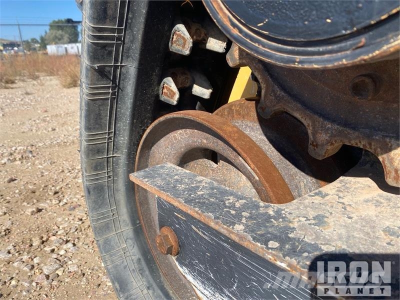 John Deere 323D Skid steer mini utovarivači