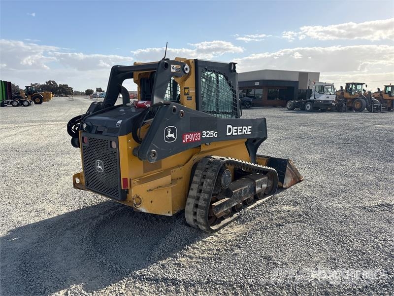 John Deere 325G لوادر انزلاقية التوجيه