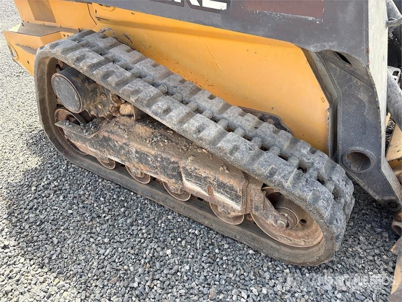 John Deere 325G Skid steer loaders