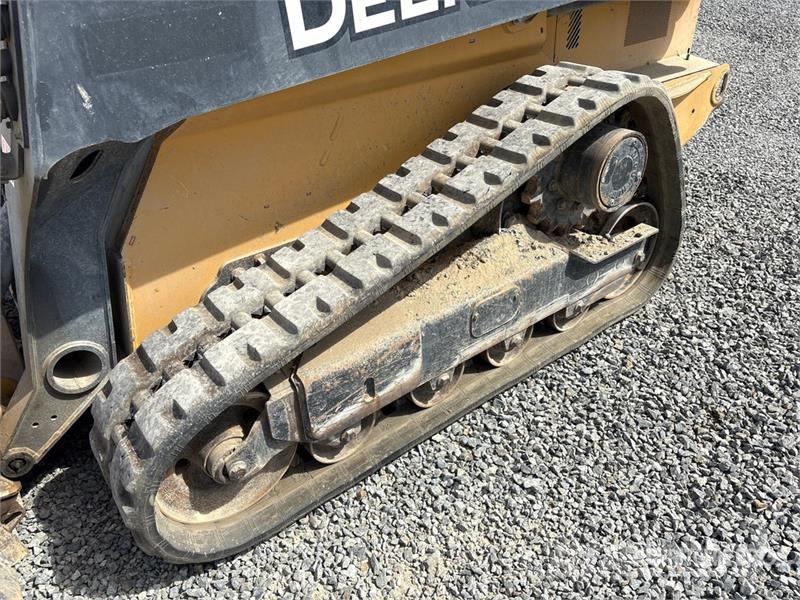 John Deere 325G Skid steer loaders