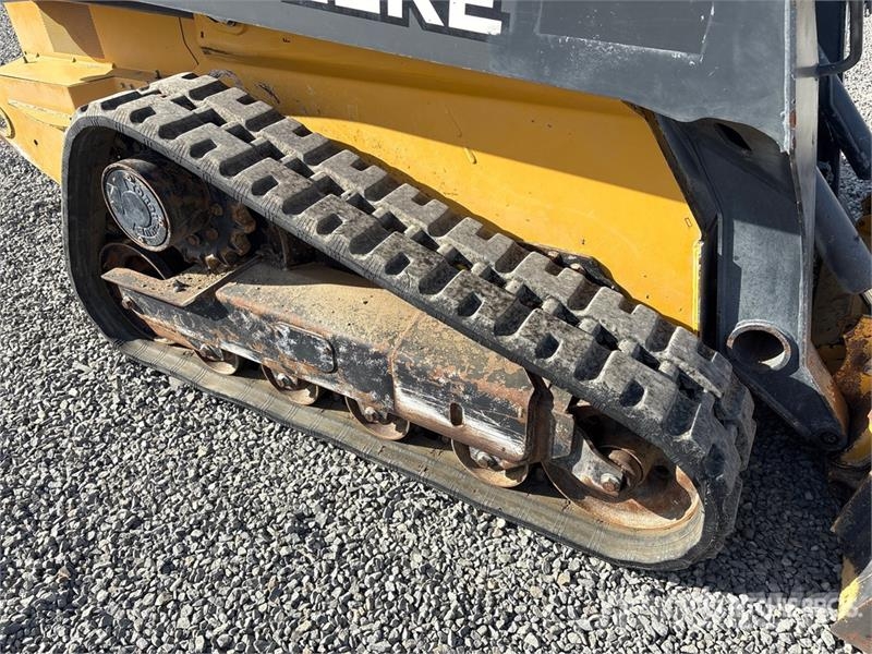 John Deere 325G لوادر انزلاقية التوجيه
