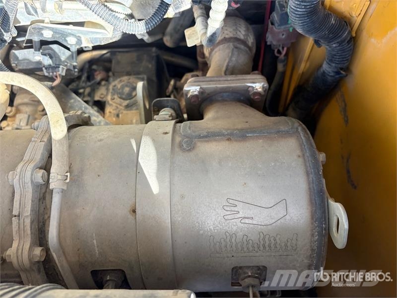 John Deere 325G لوادر انزلاقية التوجيه