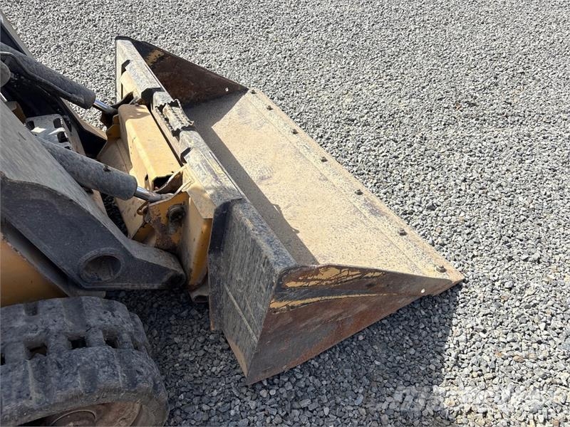 John Deere 325G Skid steer loaders