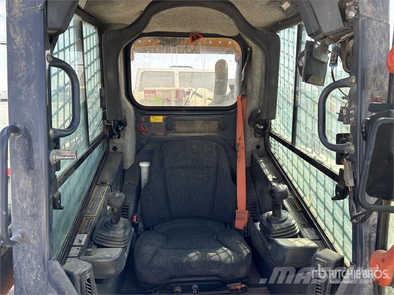 John Deere 325G Skid steer loaders