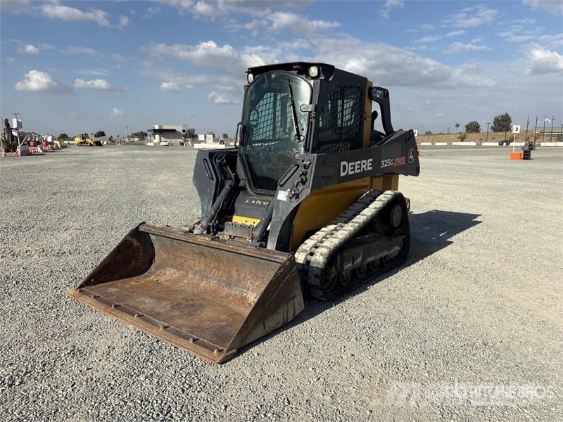 John Deere 325G لوادر انزلاقية التوجيه