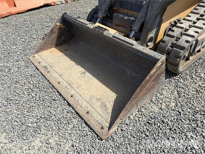 John Deere 325G Skid steer loaders