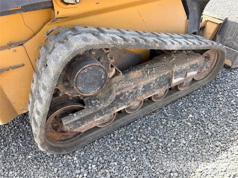 John Deere 325G Skid steer loaders