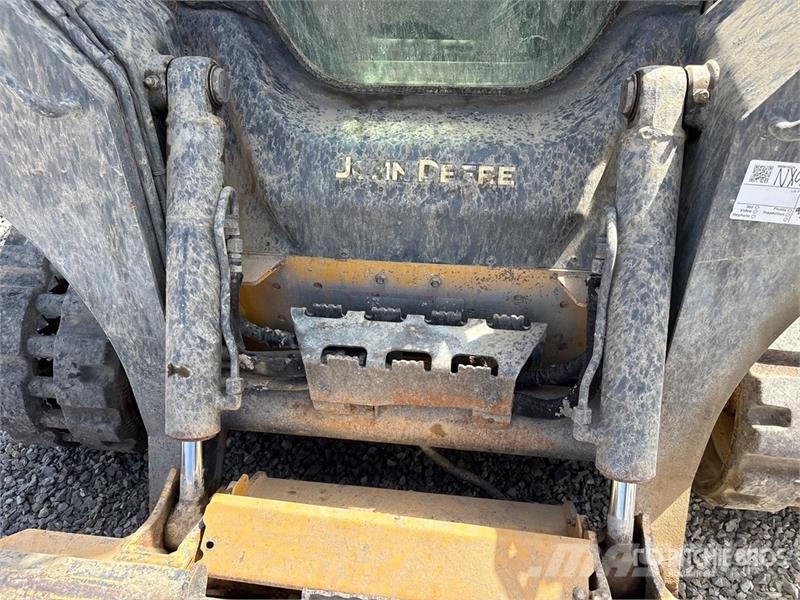 John Deere 325G Skid steer loaders