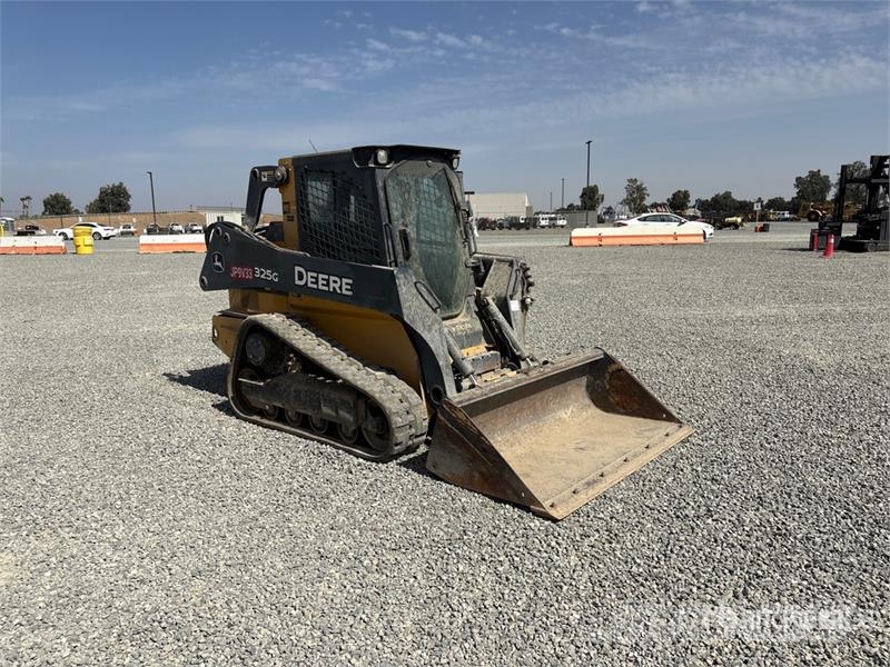 John Deere 325G Skid steer loaders