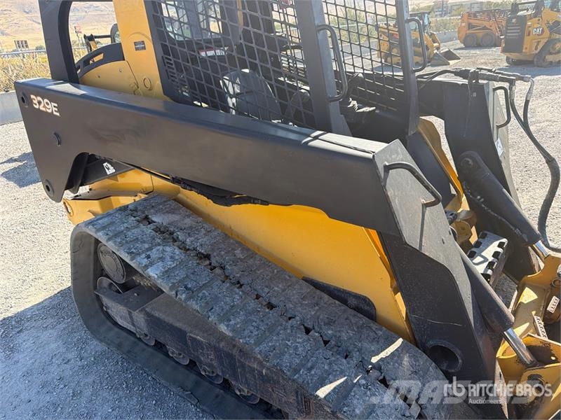 John Deere 329E Kompaktlastare