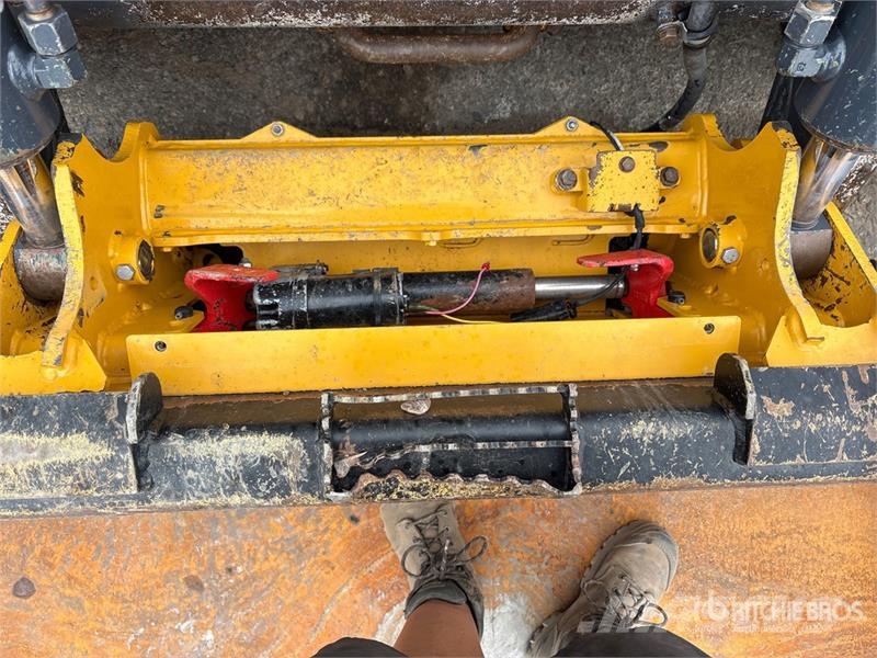 John Deere 331G Minicargadoras