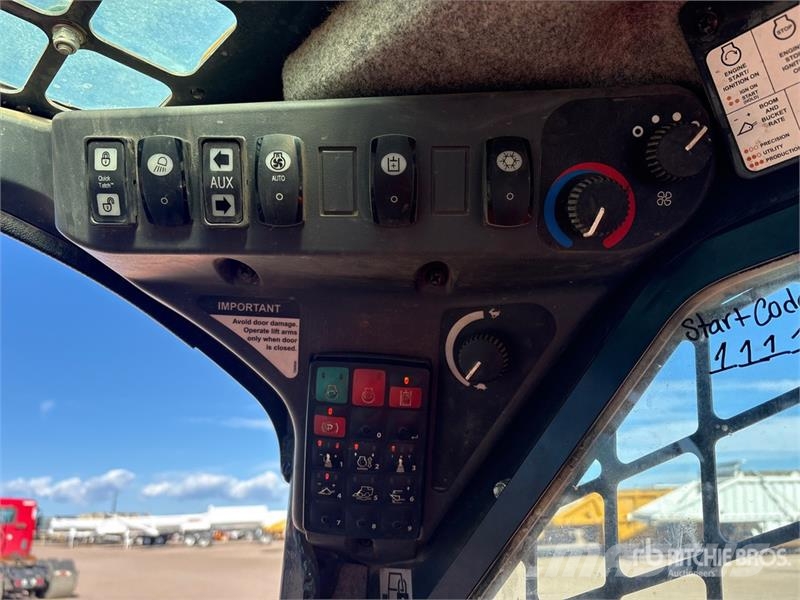 John Deere 331G لوادر انزلاقية التوجيه