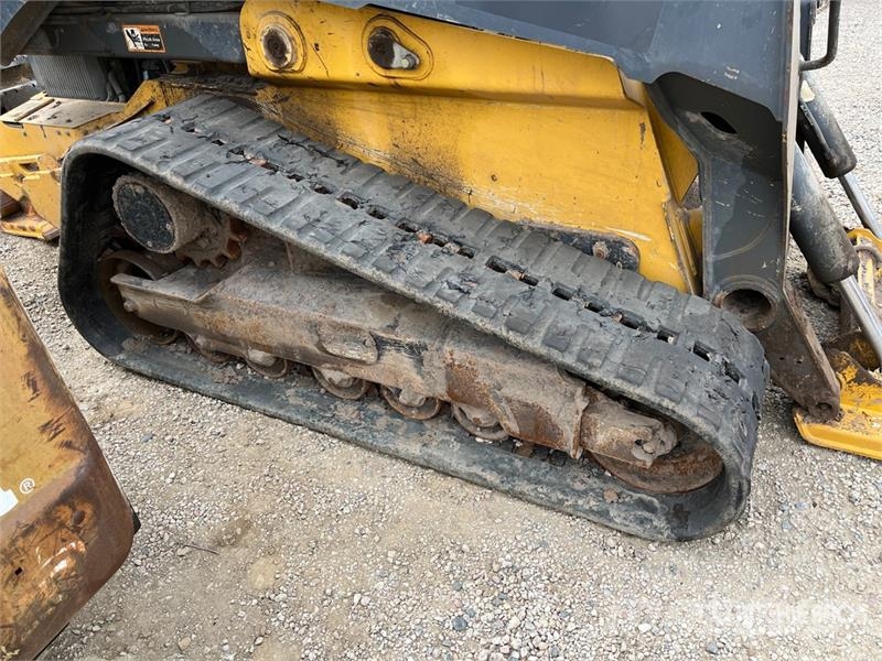 John Deere 331G スキッドステアローダー