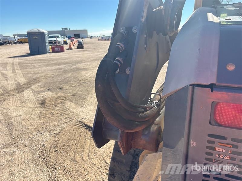 John Deere 331G لوادر انزلاقية التوجيه