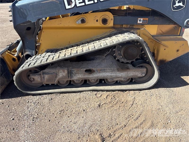 John Deere 331G لوادر انزلاقية التوجيه