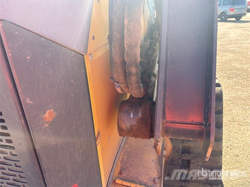 John Deere 331G لوادر انزلاقية التوجيه