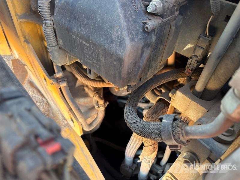 John Deere 331G لوادر انزلاقية التوجيه