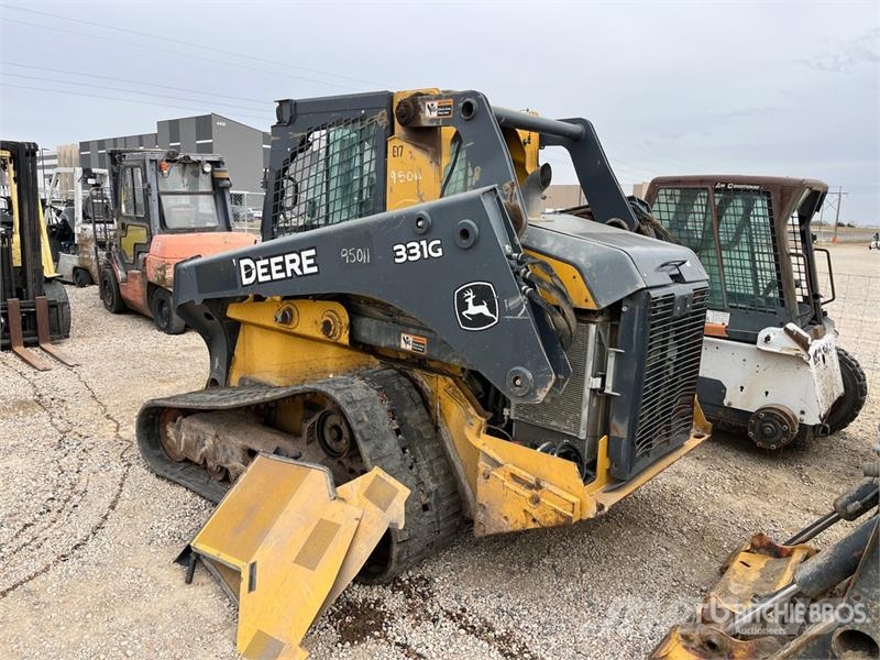 John Deere 331G スキッドステアローダー