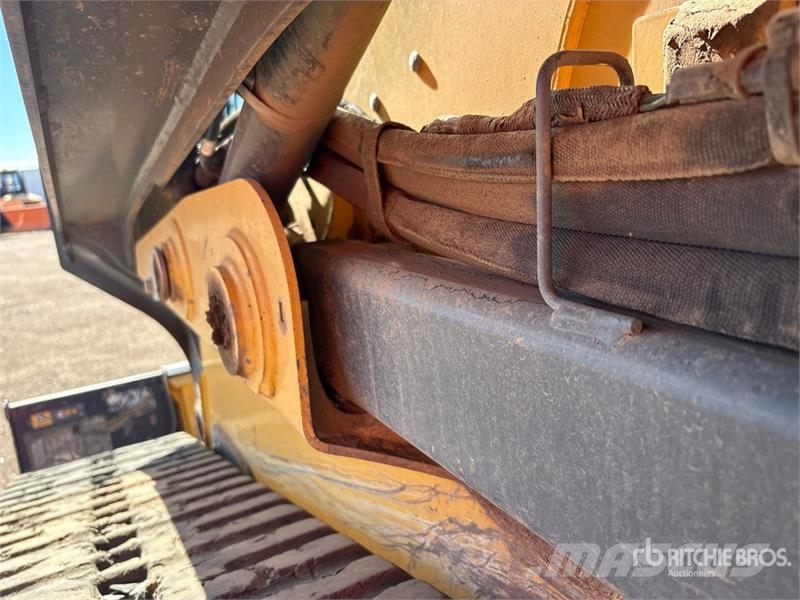John Deere 331G لوادر انزلاقية التوجيه