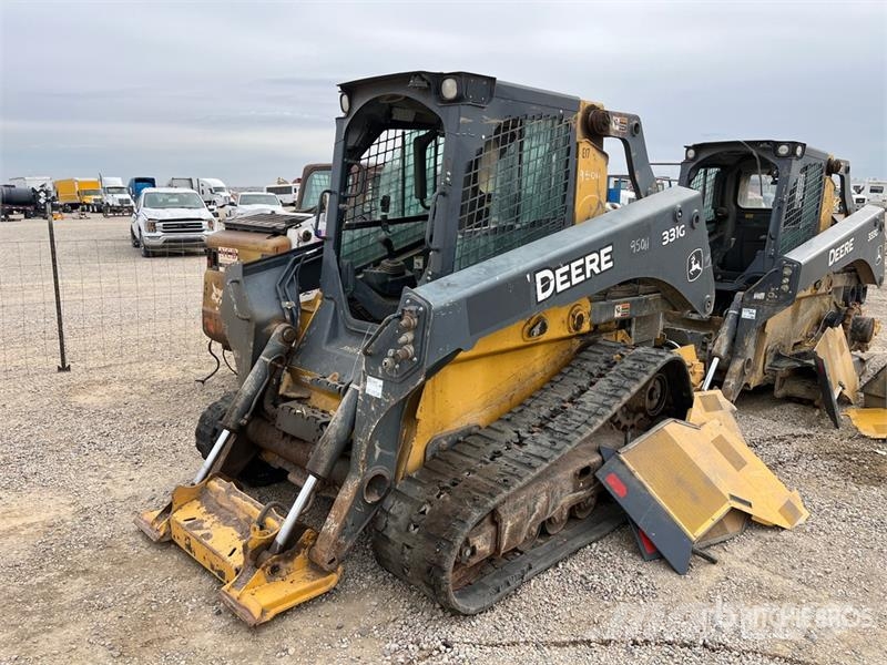 John Deere 331G スキッドステアローダー