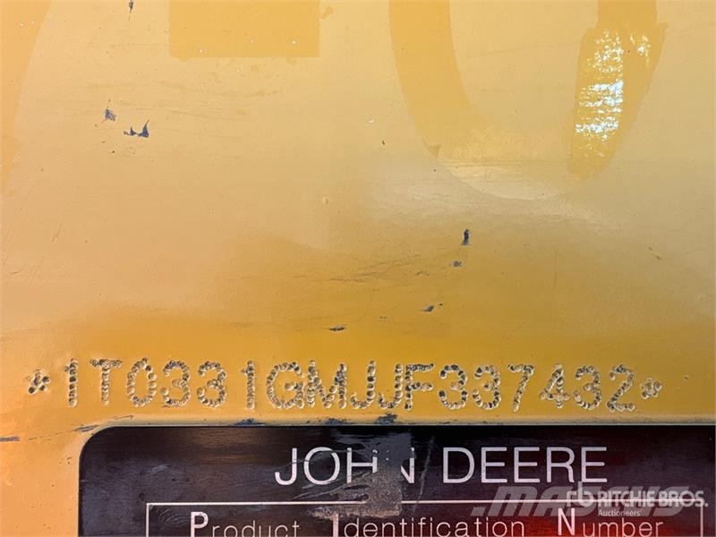 John Deere 331G لوادر انزلاقية التوجيه