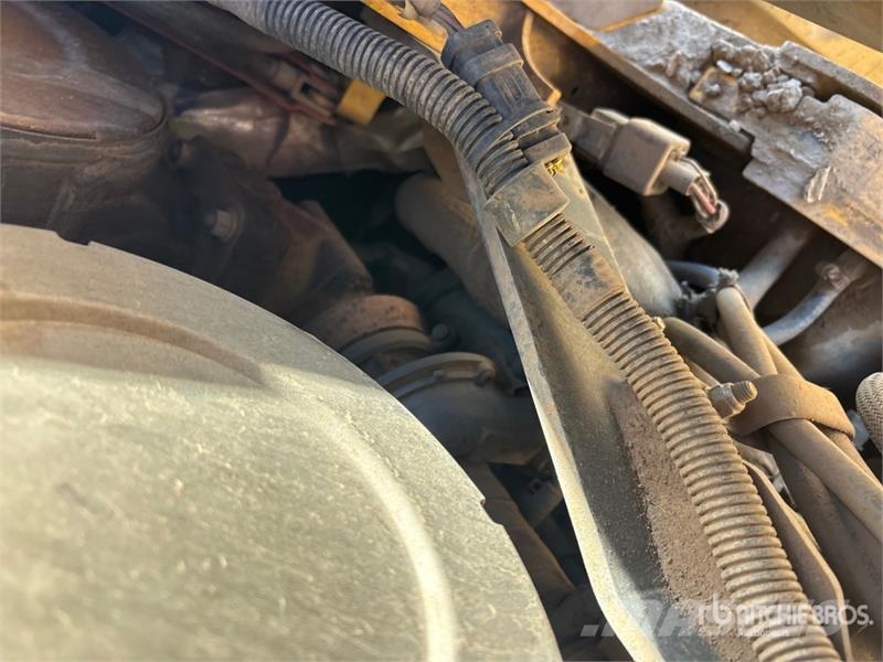 John Deere 331G لوادر انزلاقية التوجيه