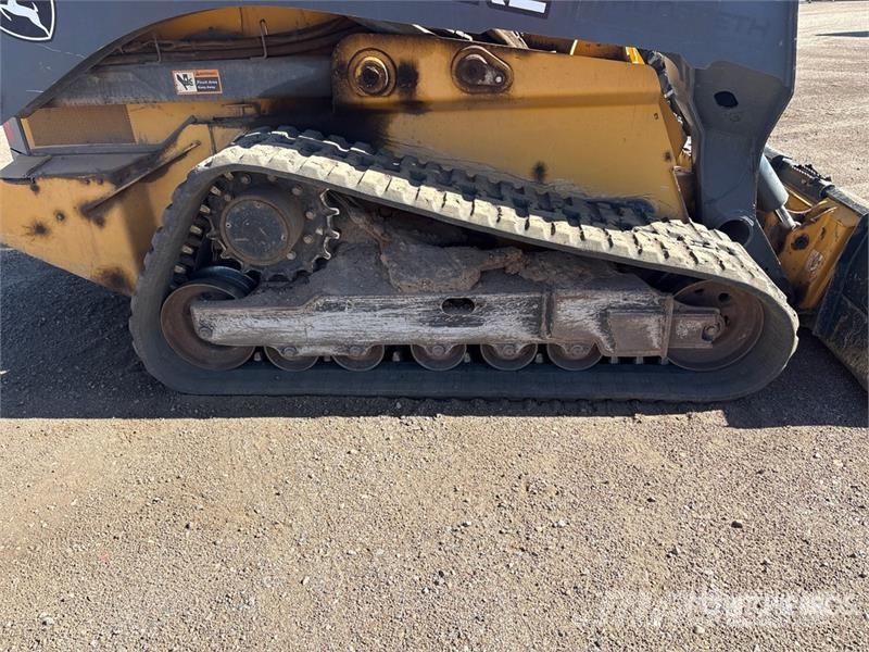 John Deere 331G لوادر انزلاقية التوجيه