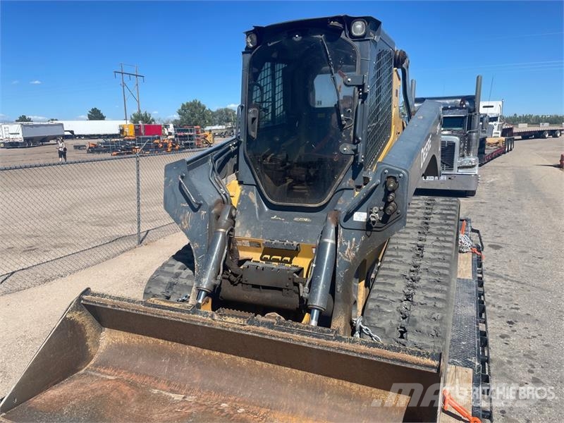 John Deere 331G لوادر انزلاقية التوجيه
