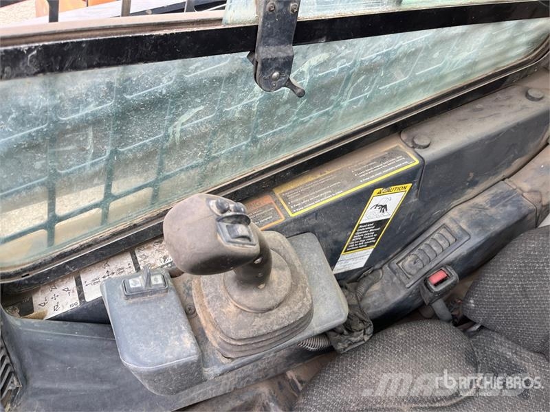 John Deere 331G スキッドステアローダー