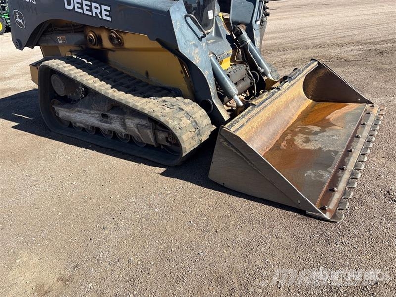 John Deere 331G لوادر انزلاقية التوجيه