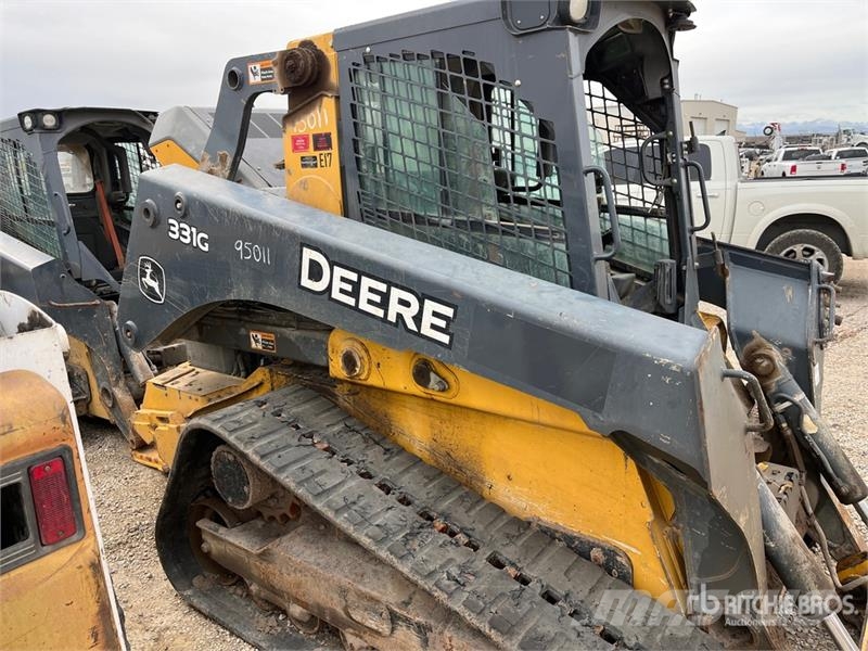 John Deere 331G スキッドステアローダー
