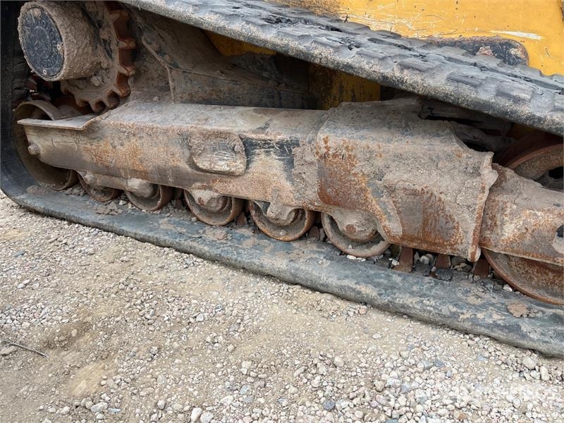 John Deere 331G スキッドステアローダー