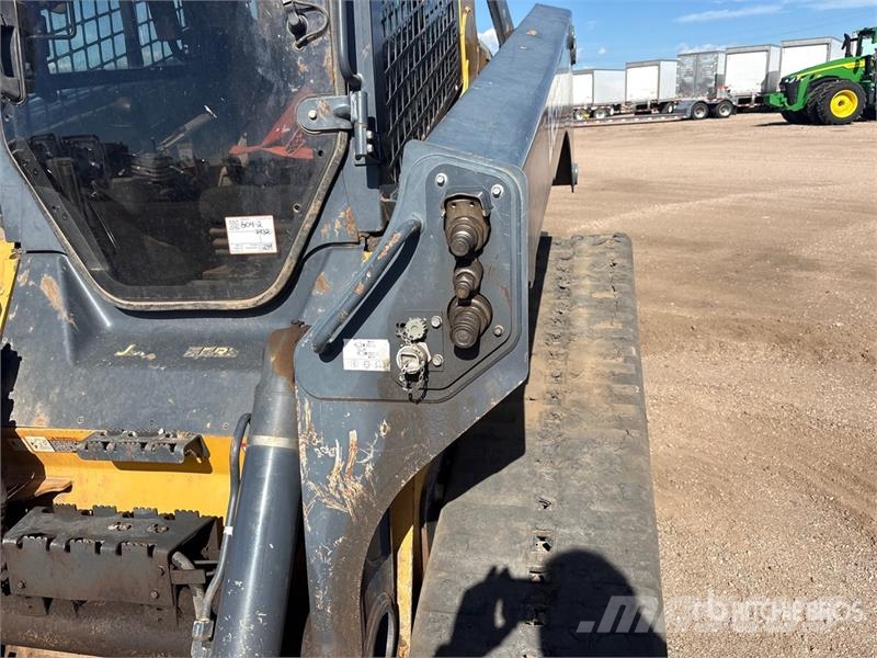 John Deere 331G لوادر انزلاقية التوجيه