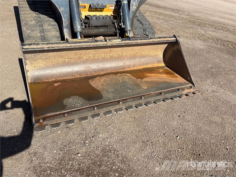John Deere 331G لوادر انزلاقية التوجيه